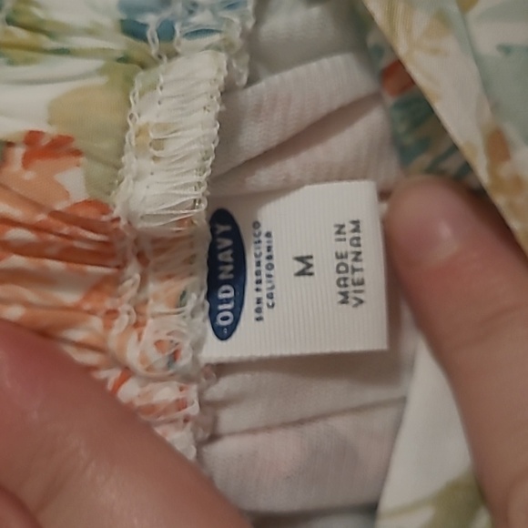 3/$27 Old Navy flowy floral skirt - Picture 4 of 7